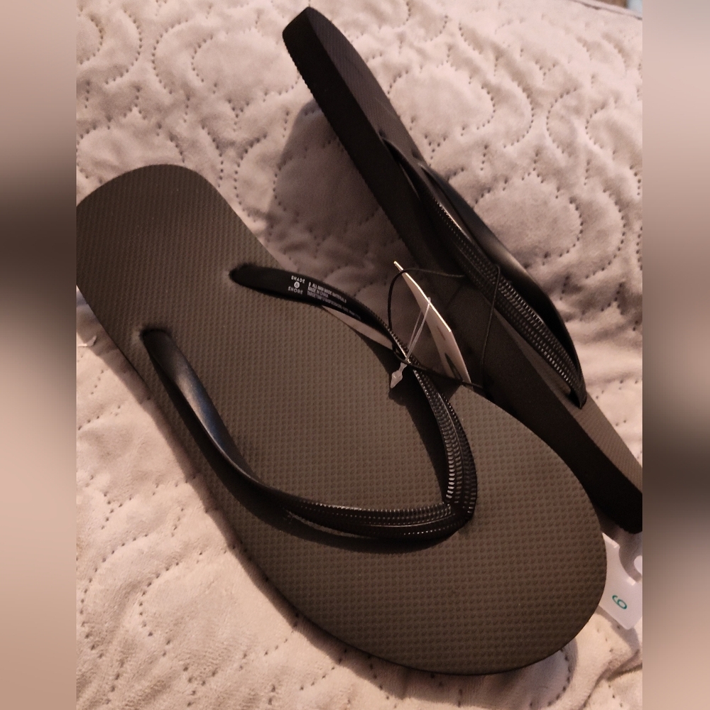 NWT! Shade & Shore Flipflops Sz 9